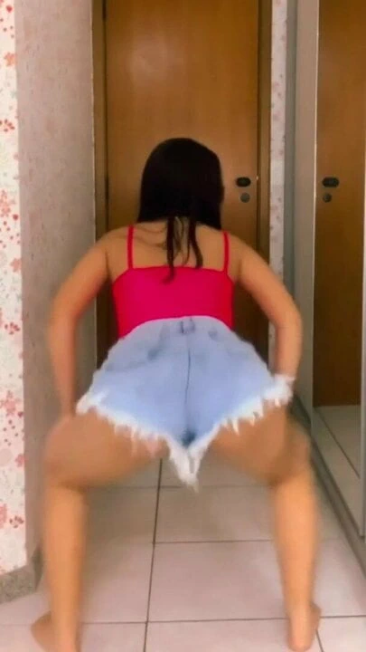dudagomesc_ dançando funk